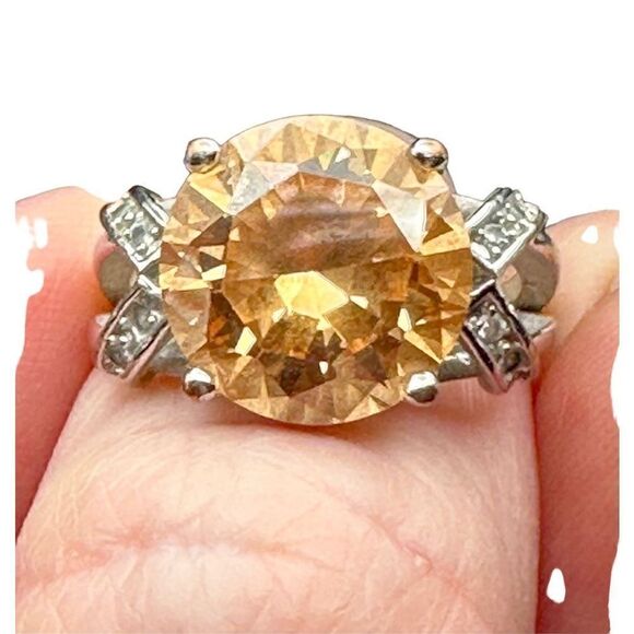 Sterling silver 925 round Citrine CZ flanked by small czs size 7 - Picture 1 of 12